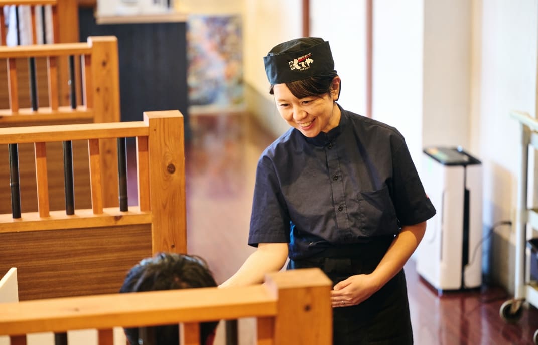 安定して働け、評価制度で給与アップするやりがいのある環境