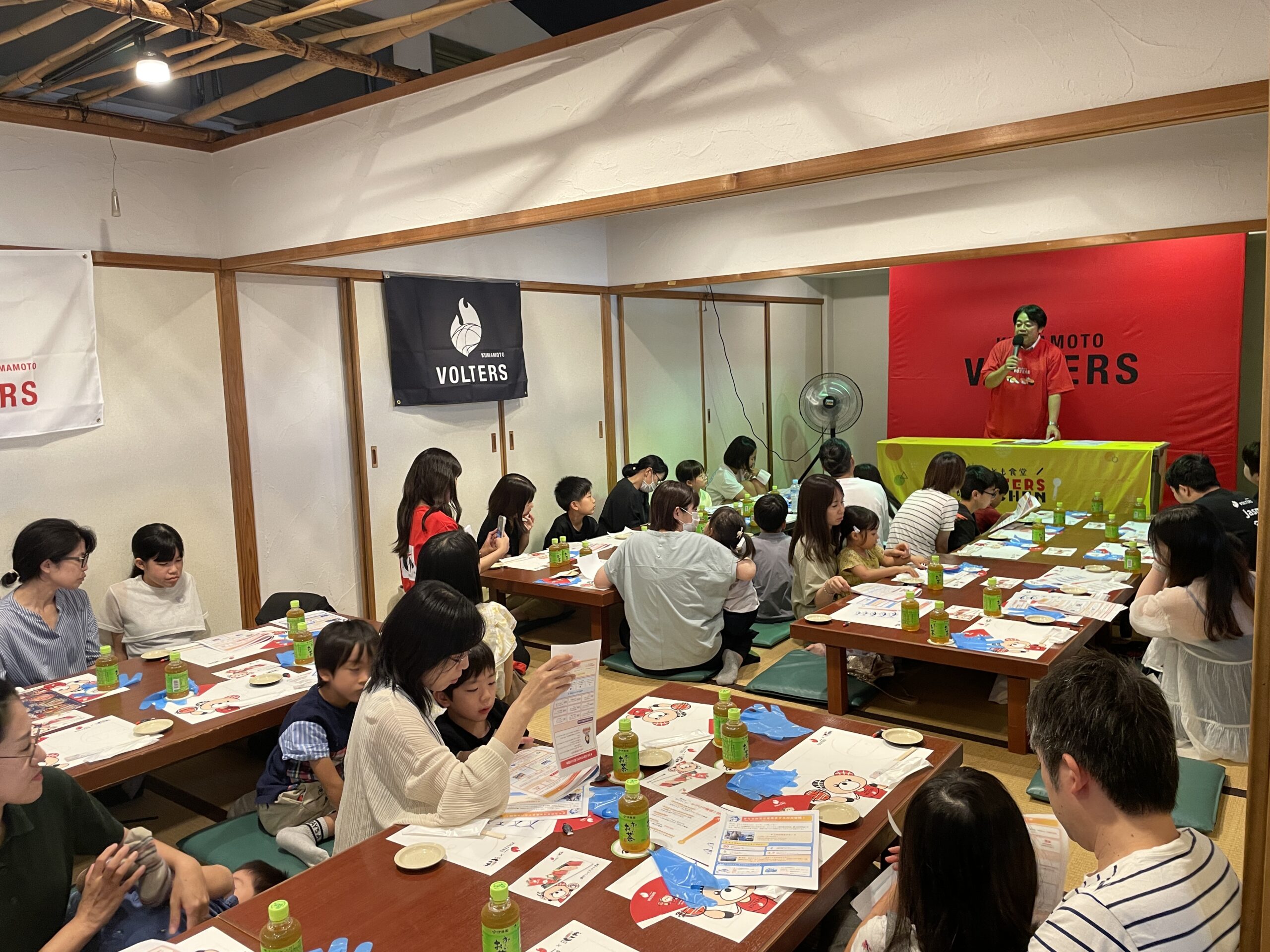 会場全体の様子・開会あいさつ
