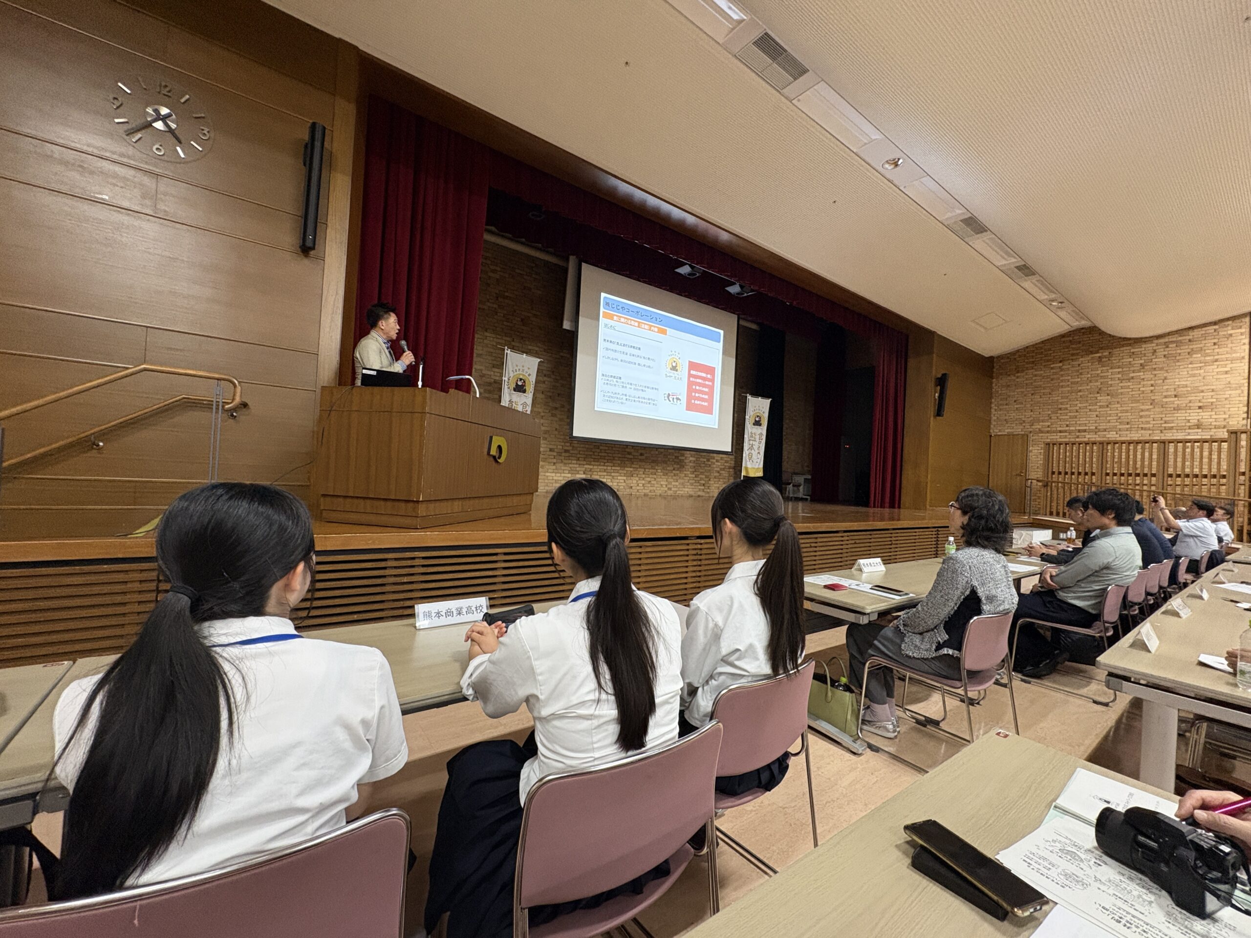 ネットワーク交流会で取組発表をする代表取締役社長 石川愉基